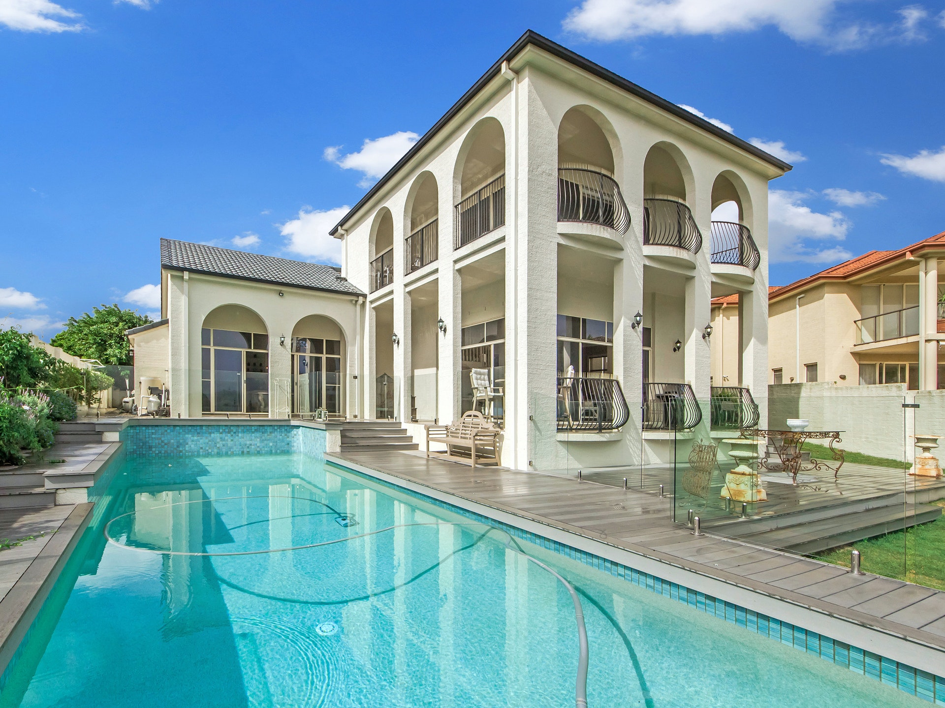 HOLIDAY HOUSES AND VILLAS IN JAVEA
